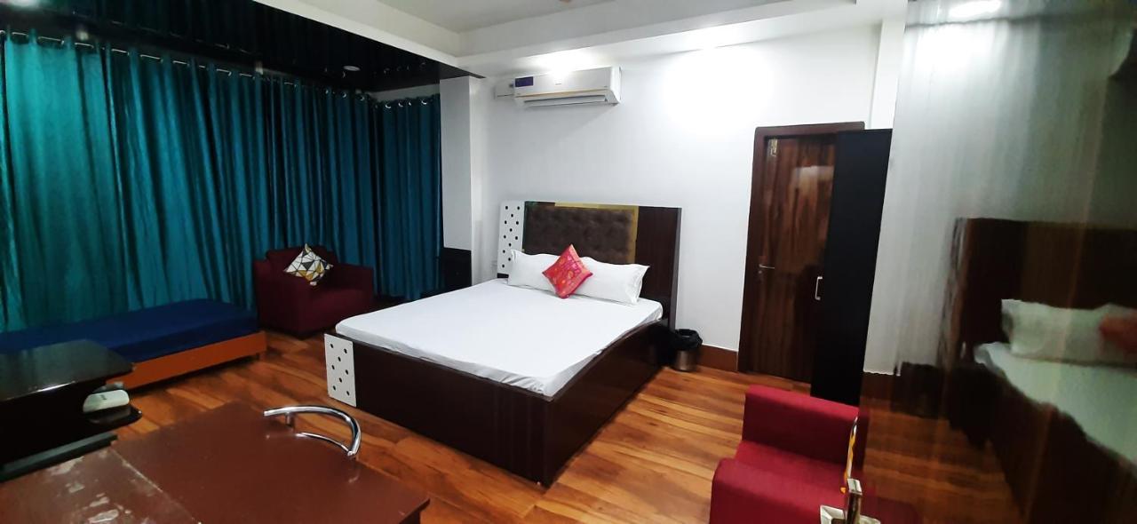 The Palm Suites , Incredible North East Tourism , Couples & Family Ґувахаті Екстер'єр фото